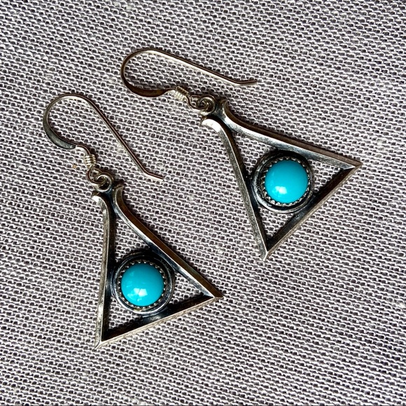 Sold 📣 Vintage Triangle Turquoise & Sterling Earrings - Picture 4 of 13